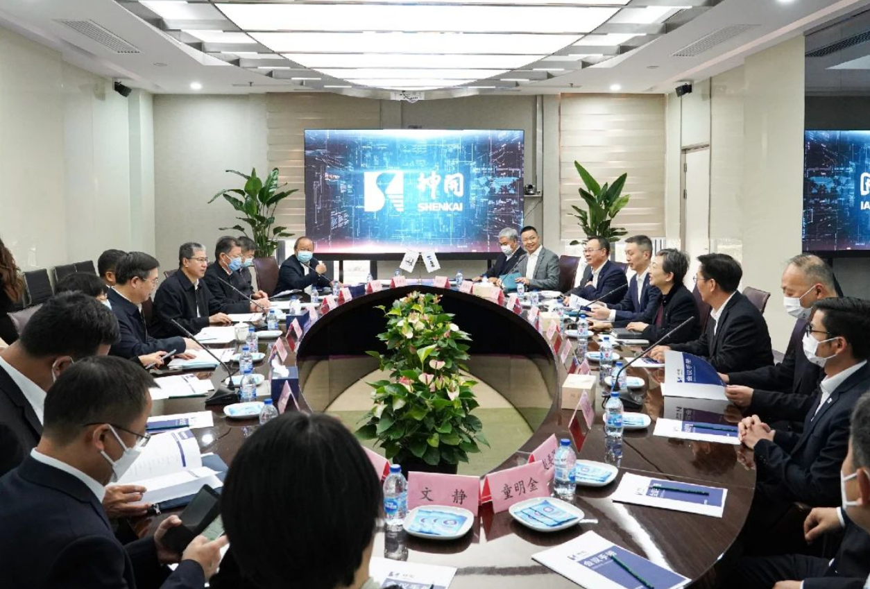 中石化高级副总裁刘宏斌一行益临esball参观考察(图2)